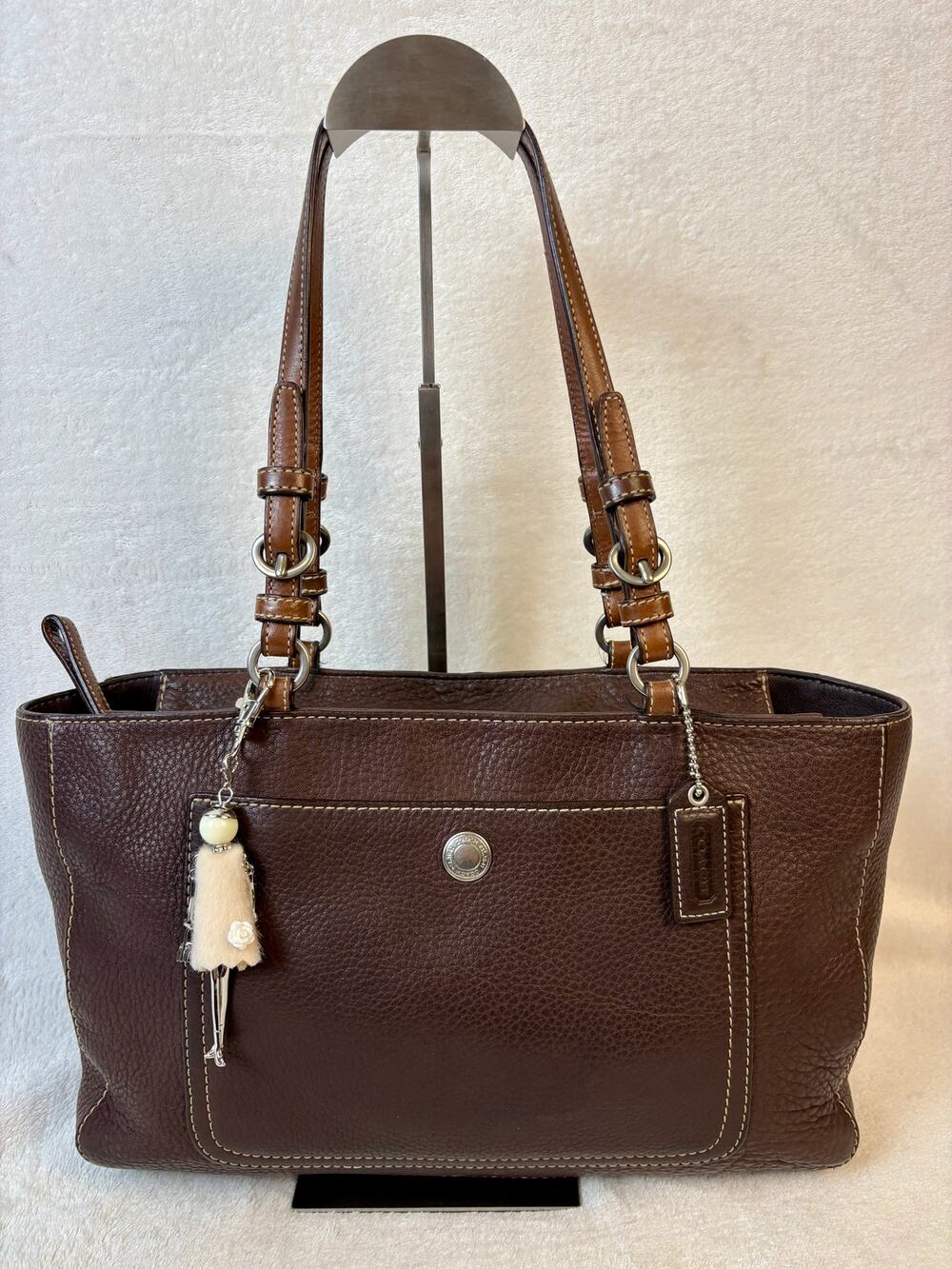 Coach Y2K Chelsea East-West Shopper Tote in Mahogany Pebble Leather, Charm